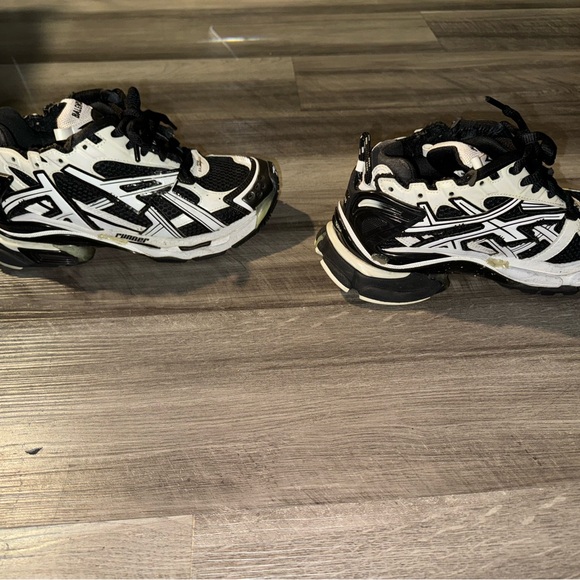 Balenciaga Runner - Picture 2 of 12